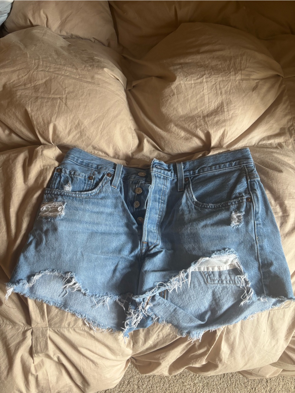 levi’s light wash distressed jean shorts